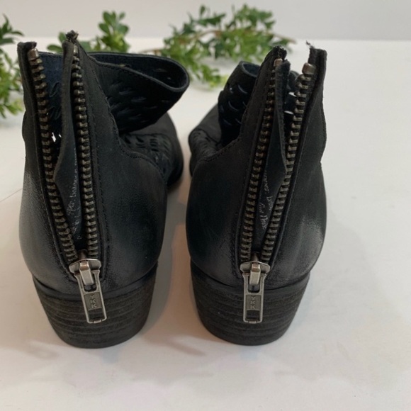 Seychelles Black Leather Laser Cut Ankle Boots - Picture 6 of 8